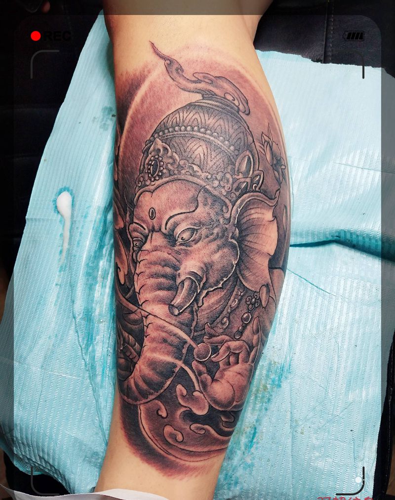 小腿象神纹身图片_腿部新传统纹身图案