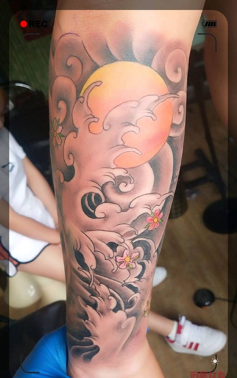 浪花,花胸纹身图片_胸部手臂新传统老传统纹身图案
