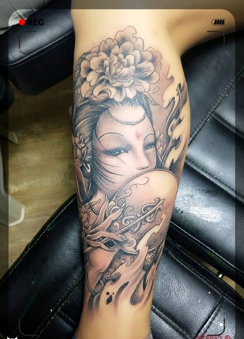 小腿艺伎！纹身图片_腿部新传统纹身图案