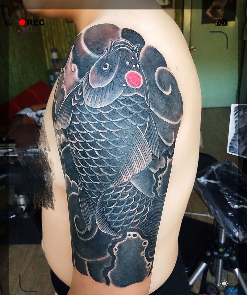 大臂遮盖纹身图片_手臂老传统纹身图案