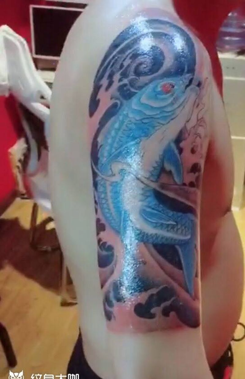 大臂锦鲤纹身图片