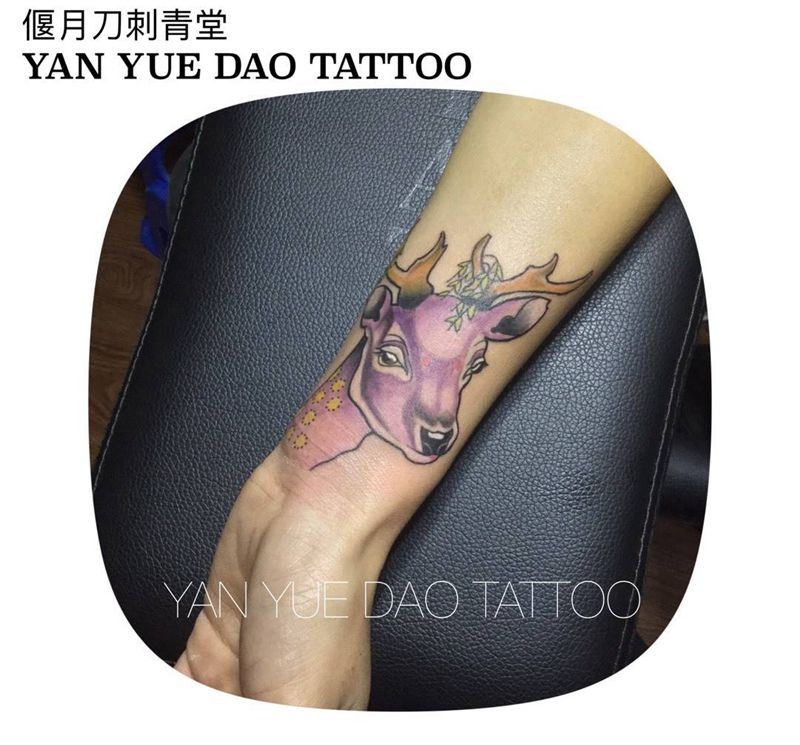 原创梅花鹿纹身图片_原创成品手稿清新手部梅花鹿纹身图案