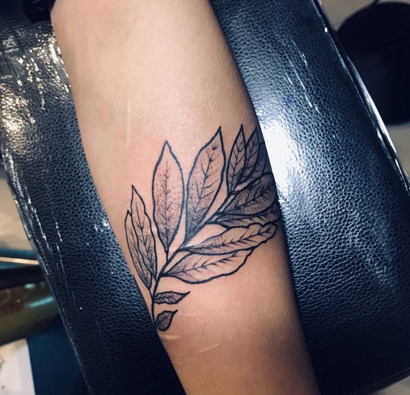 疤痕遮盖纹身图片_手臂点刺纹身图案