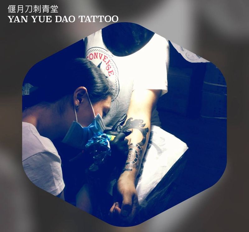 肖像结合星座罗盘纹身图片_成品肖像手臂原创星座罗盘纹身图案