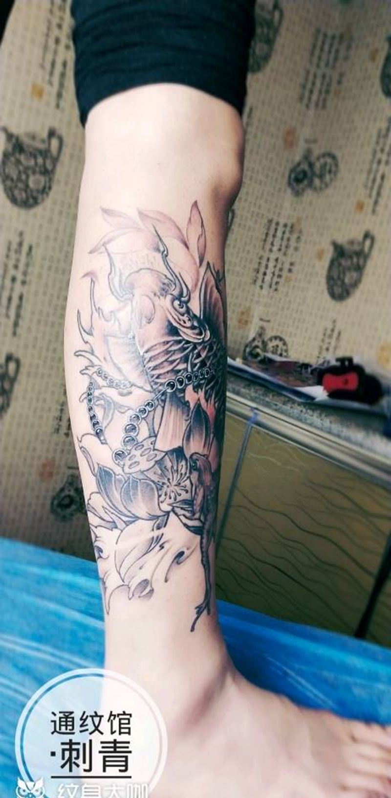 鲤鱼纹身图片_腿部新传统老传统鱼纹身图案