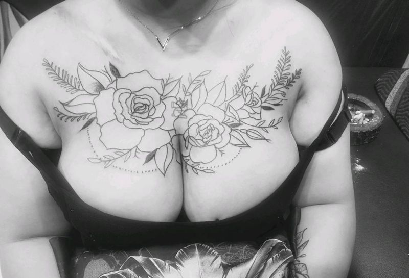 花胸纹身图片_胸部纹身图案