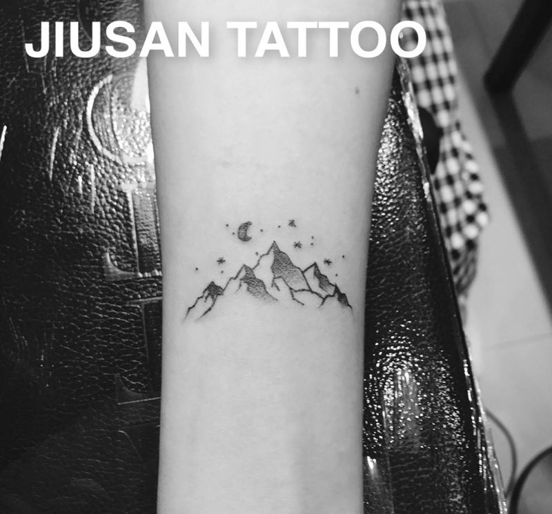 山纹身图片_手臂腿部点刺几何纹身图案