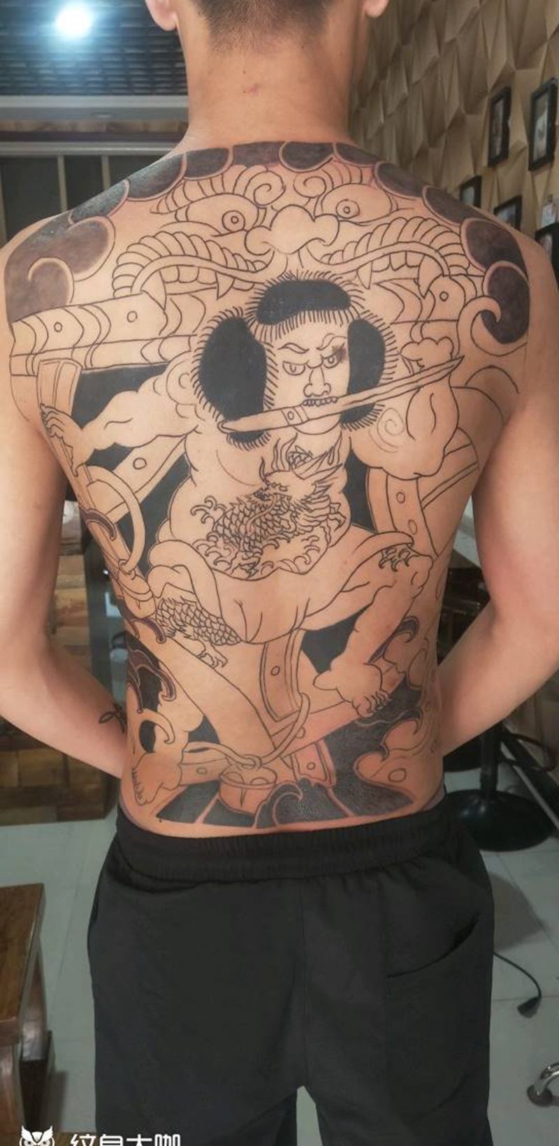 满背纹身图片_老传统纹身图案