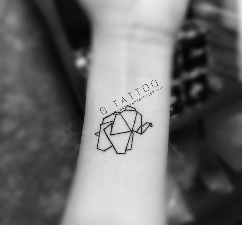 折纸小象纹身图片_成品手臂清新几何动物原创情侣纹身图案