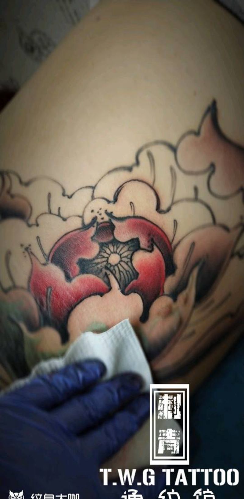 国花，牡丹，遮盖纹身图片_腰部新传统牡丹纹身图案