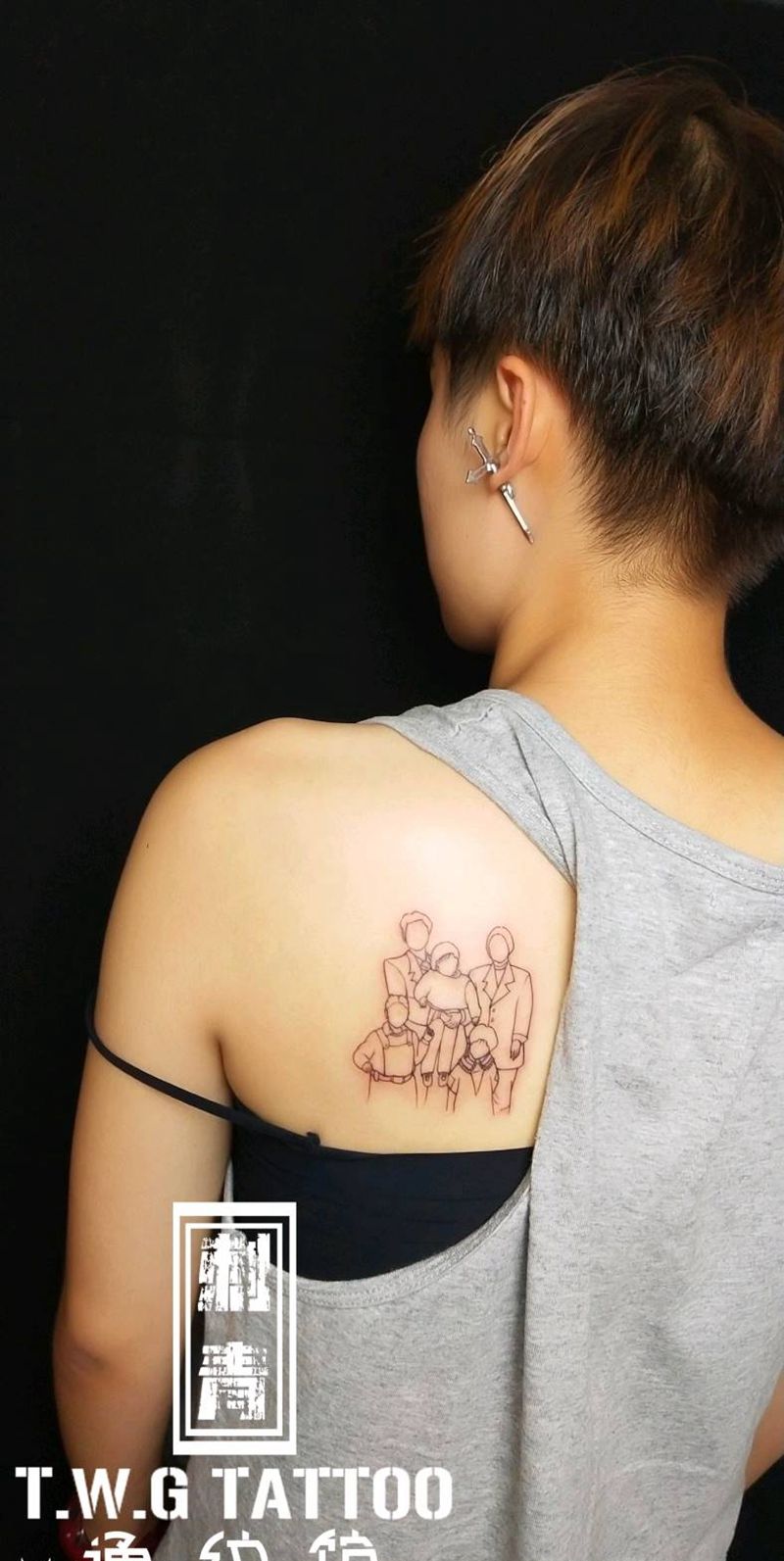 全家福纹身图片_肩部纹身图案