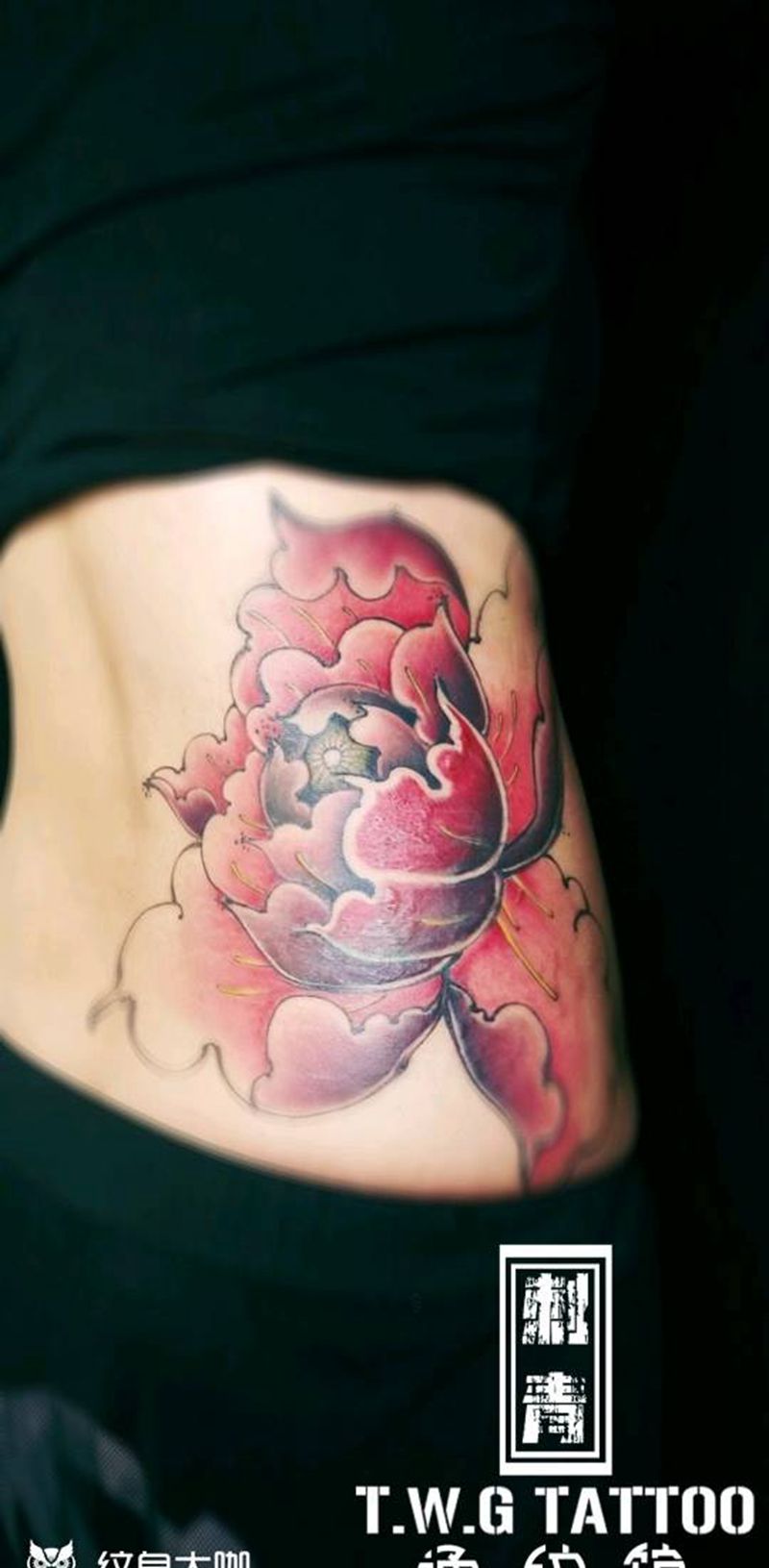 牡丹纹身图片_腰部新传统牡丹纹身图案