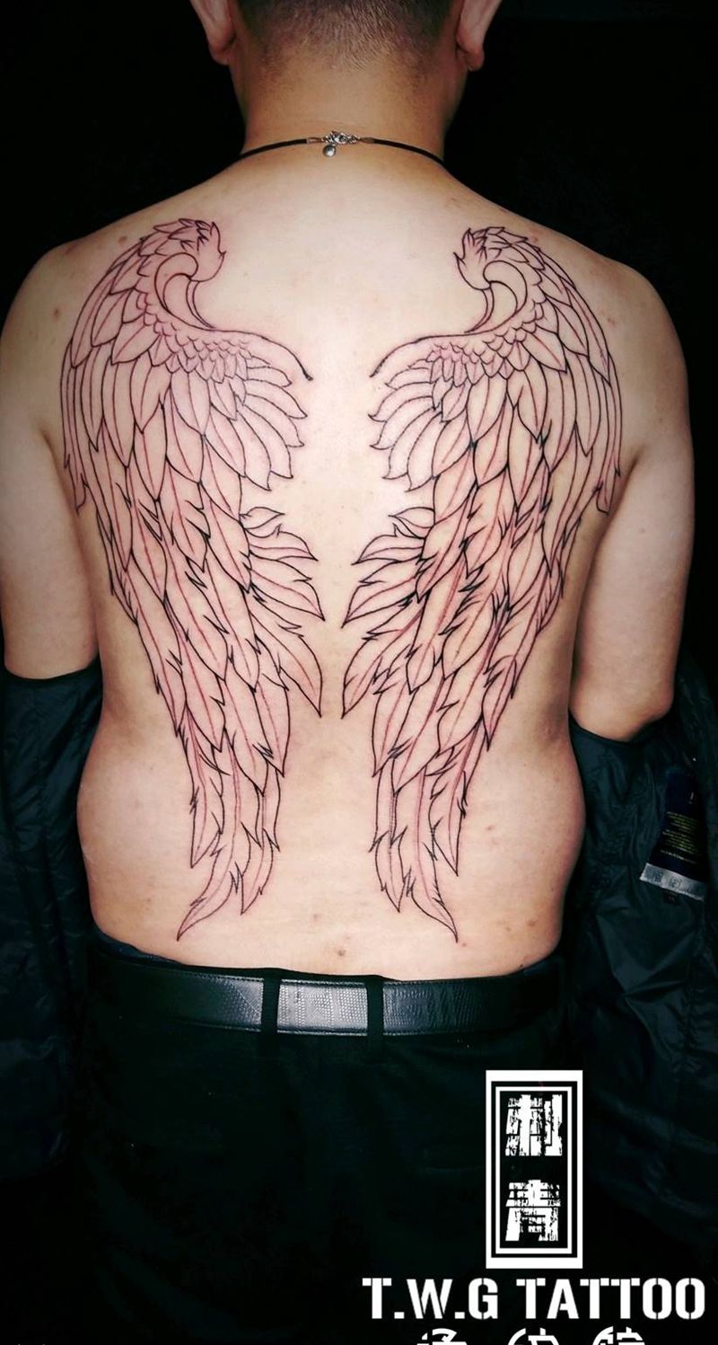 翅膀纹身图片_背部新传统翅膀纹身图案