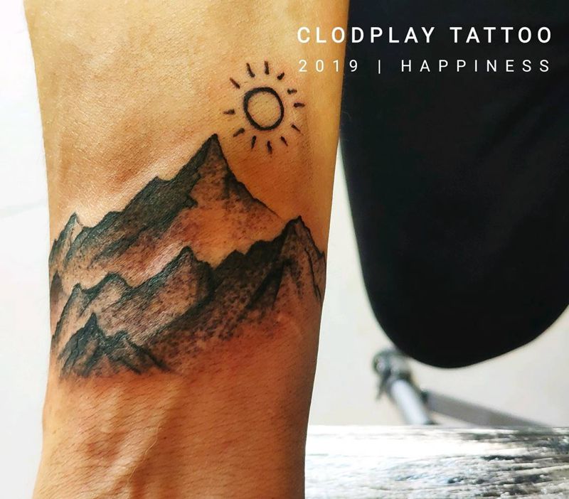 山脉纹身图片_手臂点刺纹身图案