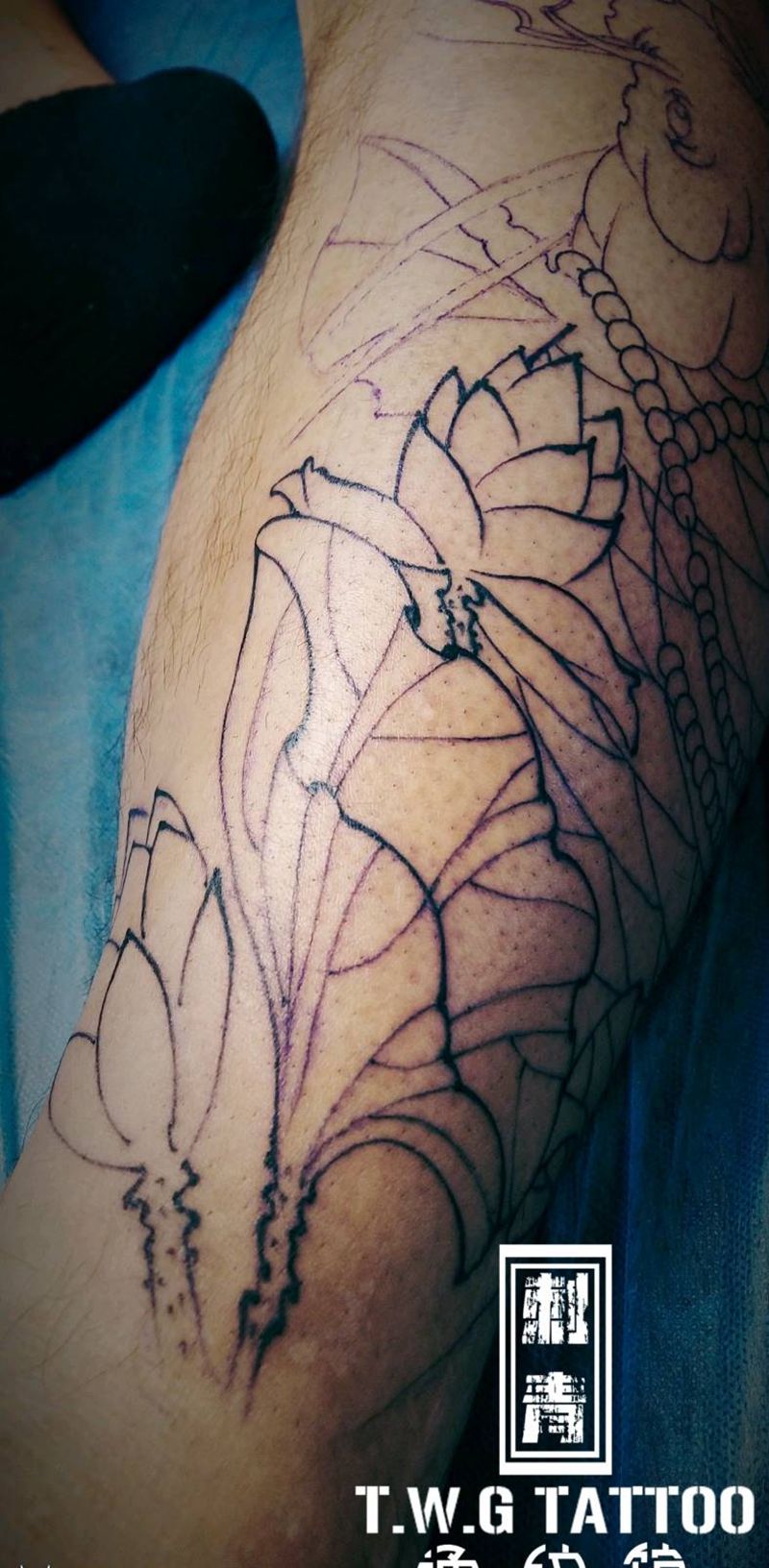 鱼纹身图片_腿部新传统鱼纹身图案