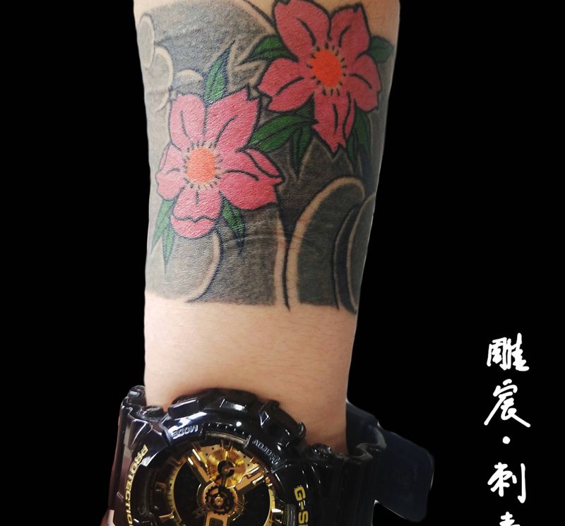 【樱花臂环】纹身图片_手臂老传统樱花纹身图案