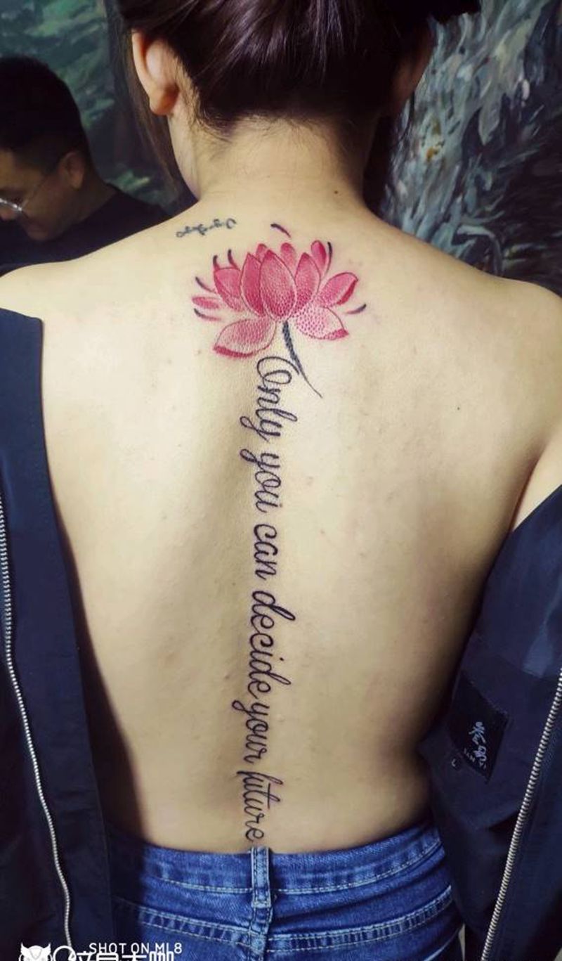 莲花纹身图片_背部纹身图案