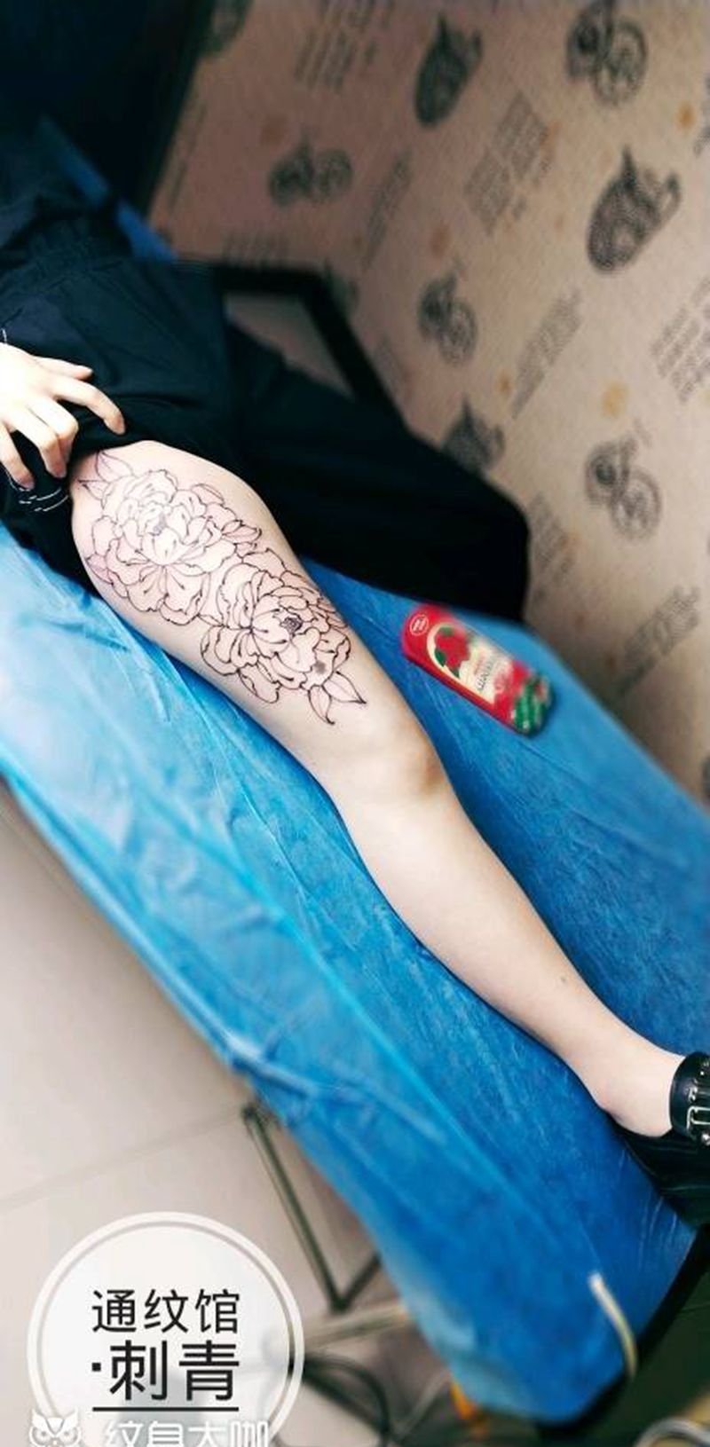 牡丹纹身图片_腿部新传统花纹身图案