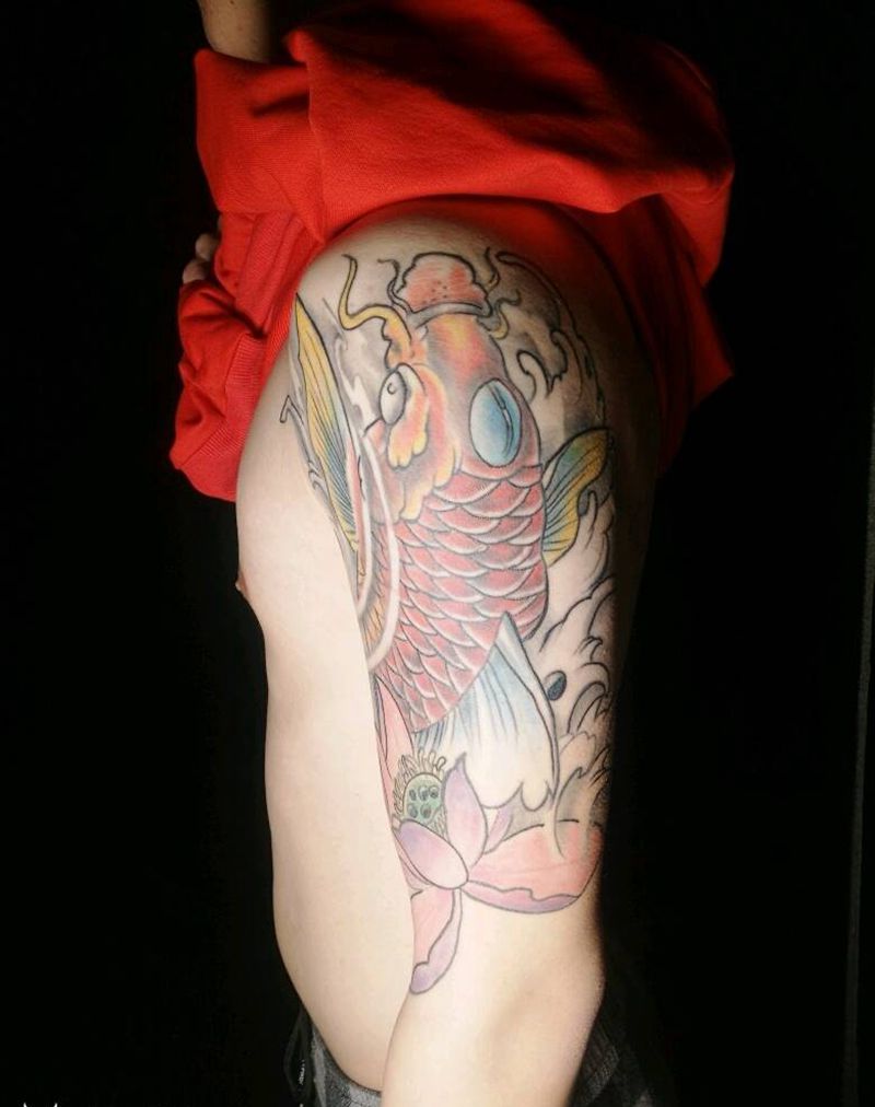 大臂鲤鱼纹身图片