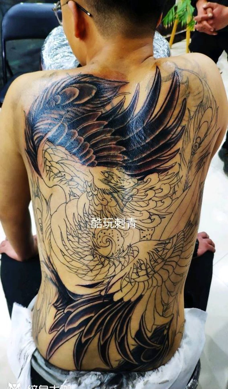 凤凰纹身图片_背部纹身图案