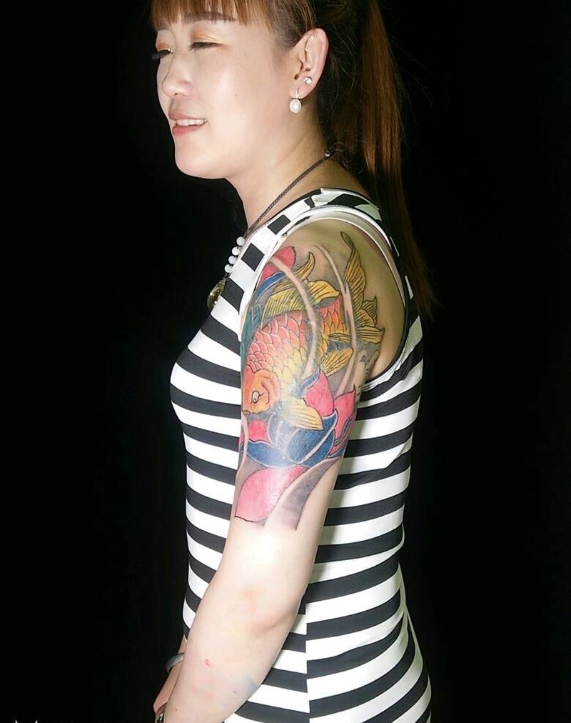 大臂遮盖纹身图片