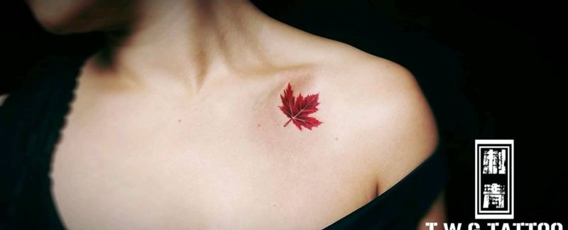 枫叶纹身图片_肩部欧美写实枫叶纹身图案