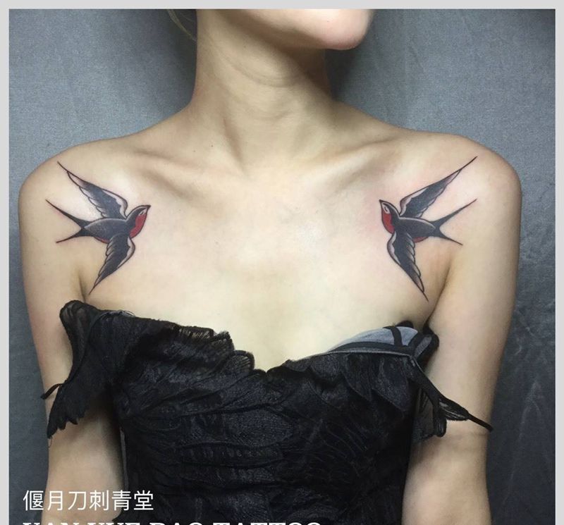 old school燕子纹身图片_成品欧美肩部动物燕子纹身图案
