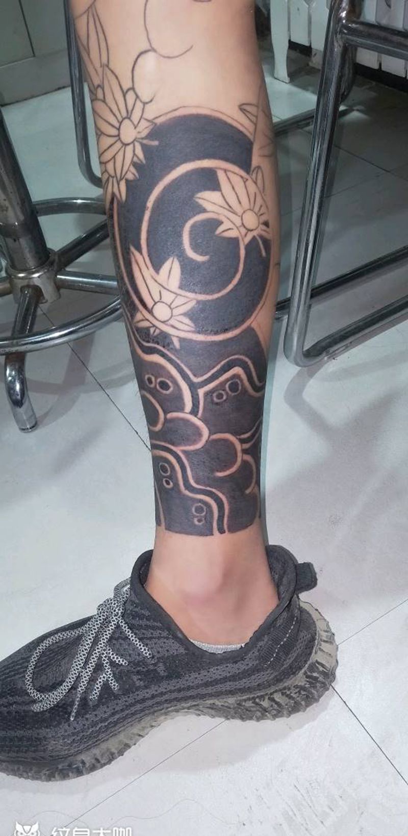 花腿纹身图片_腿部老传统纹身图案