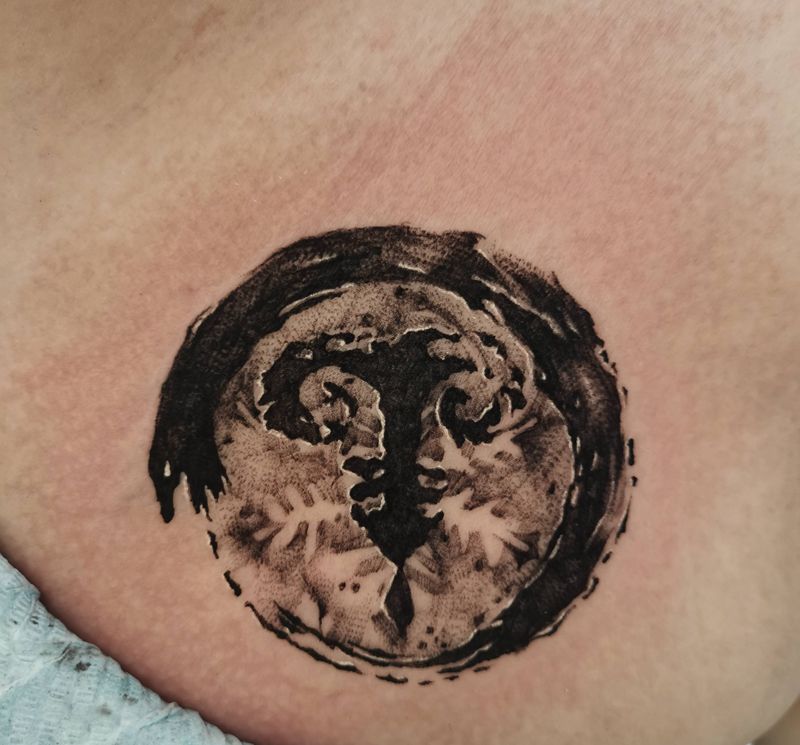 原创姓氏图腾纹身图片_肩部水墨图腾纹身图案