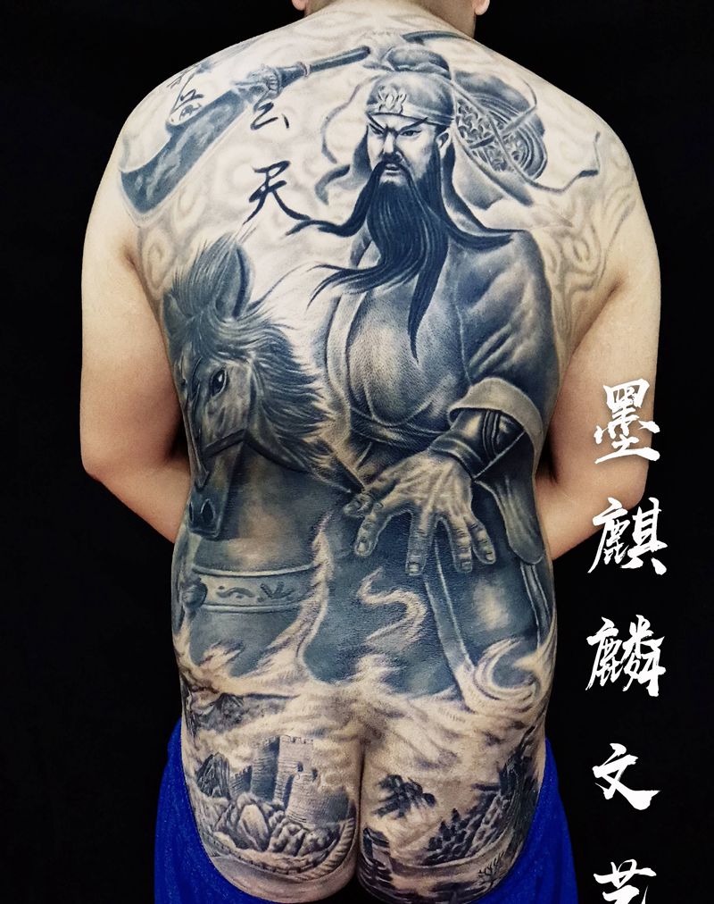 两年前添加纹身图片_背部纹身图案