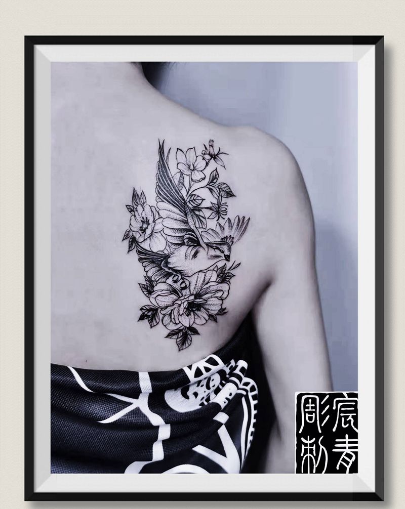 【素花】纹身图片_背部点刺纹身图案