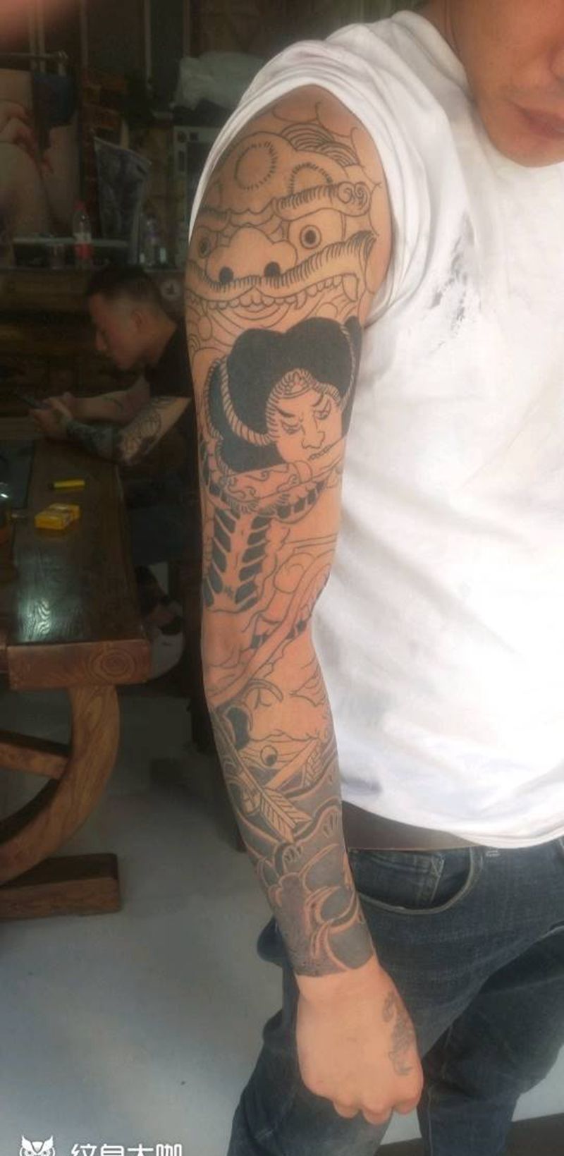 花臂纹身图片_手臂老传统纹身图案