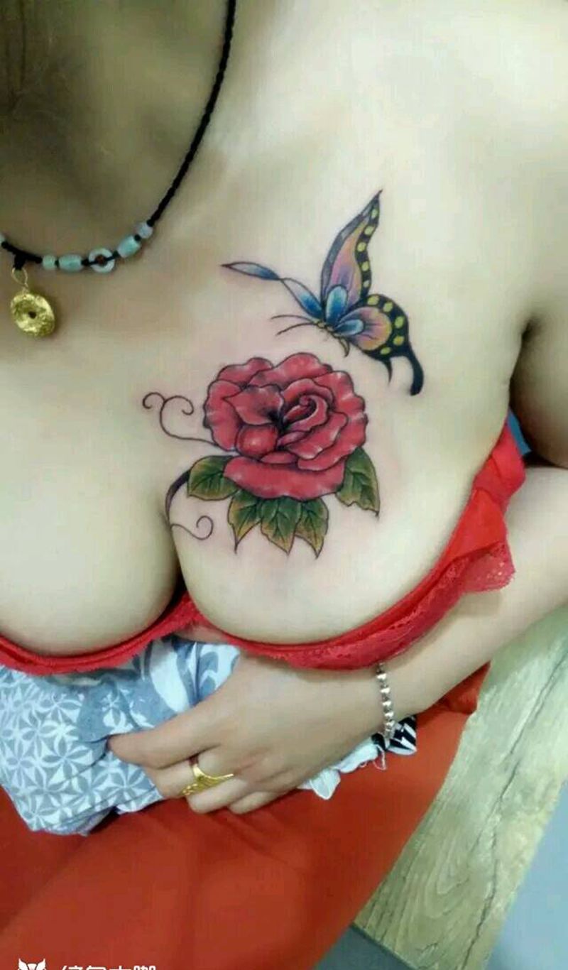 花和蝴蝶纹身图片