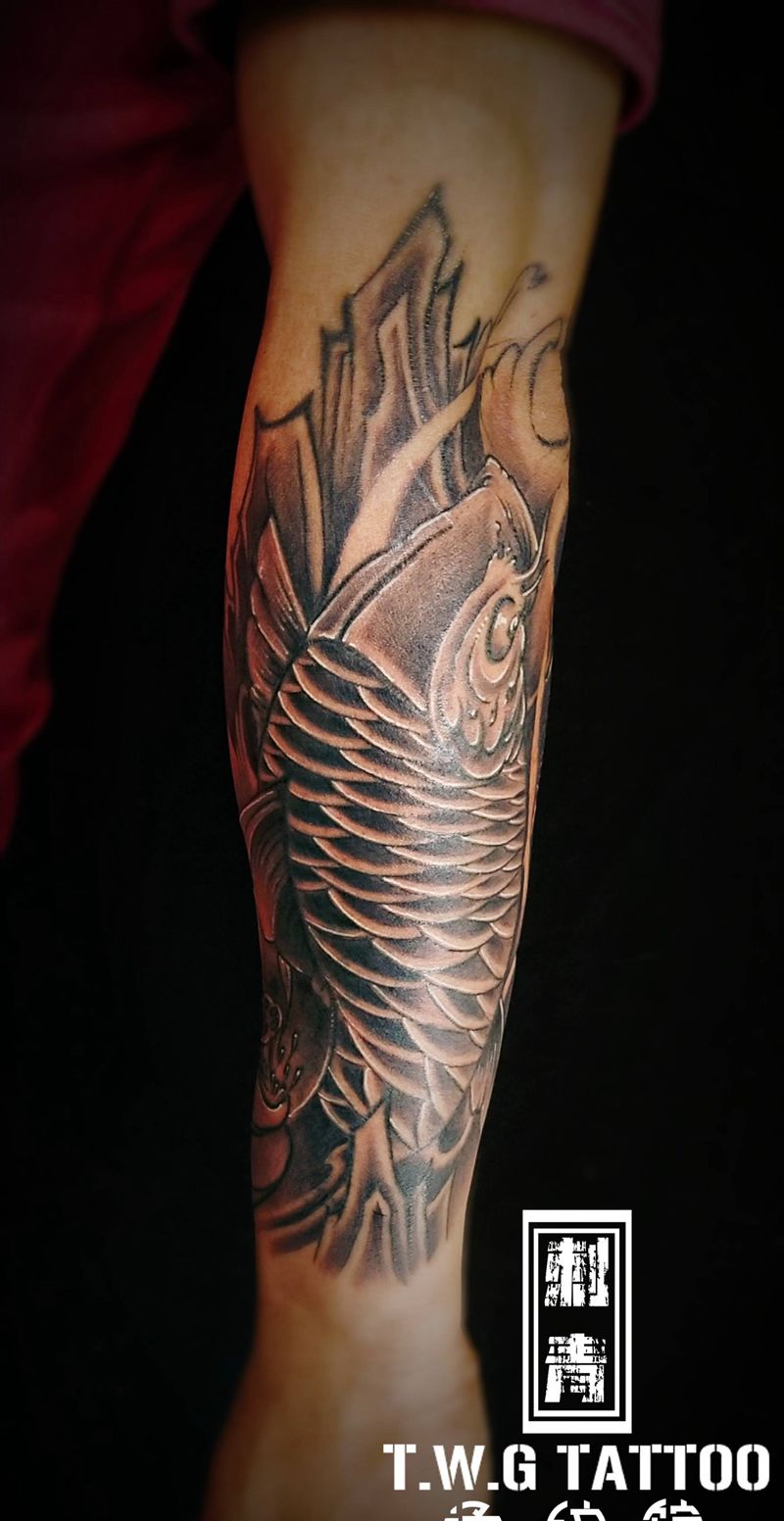 遮盖纹身图片_手臂新传统鱼纹身图案