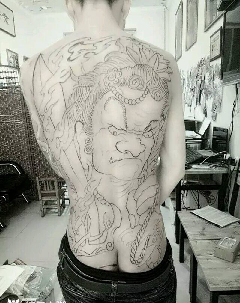 满背纹身图片