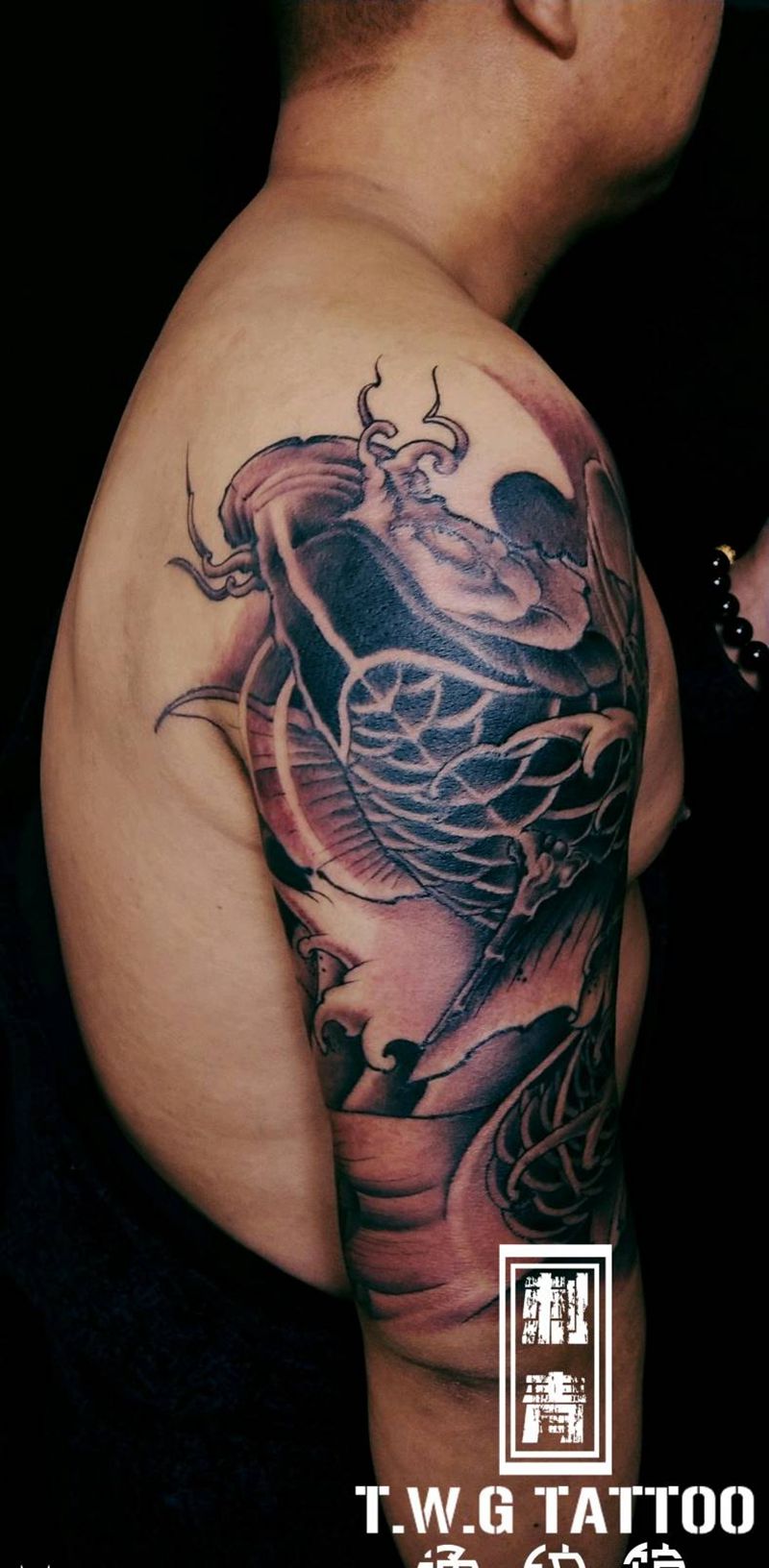 鱼纹身图片_手臂新传统鱼纹身图案