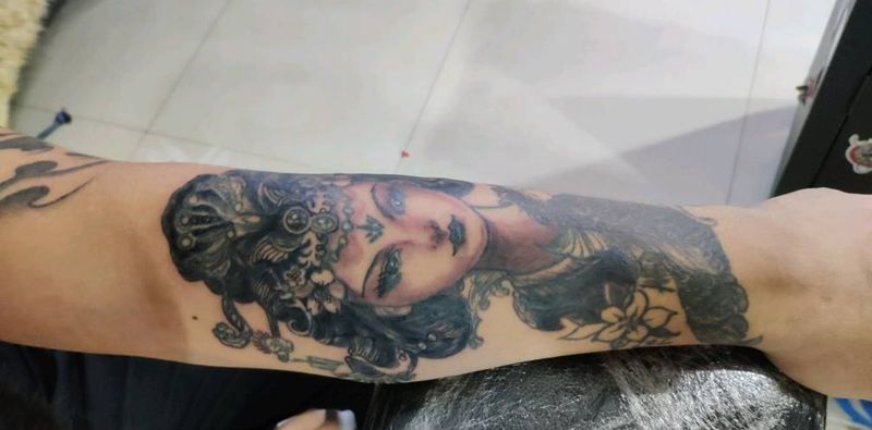 美女图纹身图片_手臂纹身图案