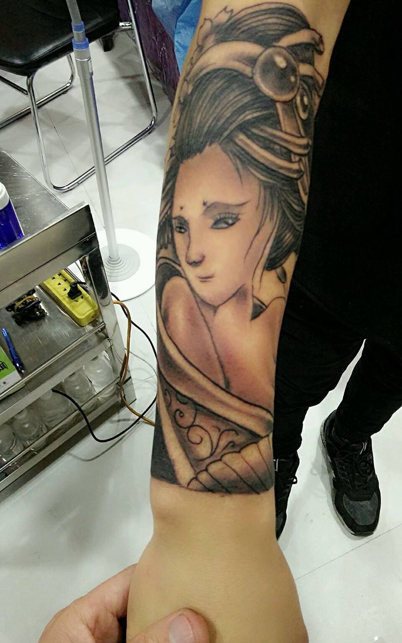 包小臂纹身图片