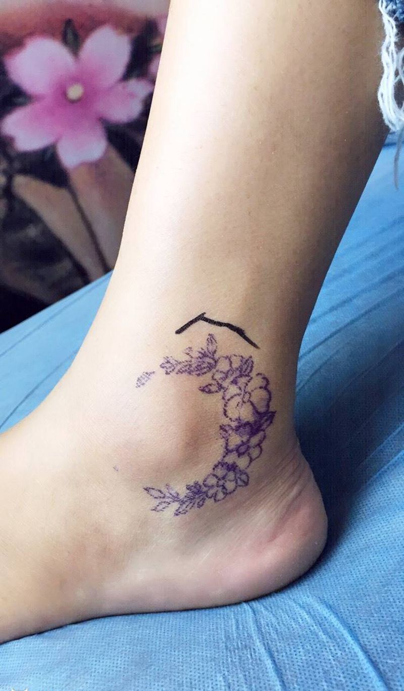 月牙儿花儿纹身图片