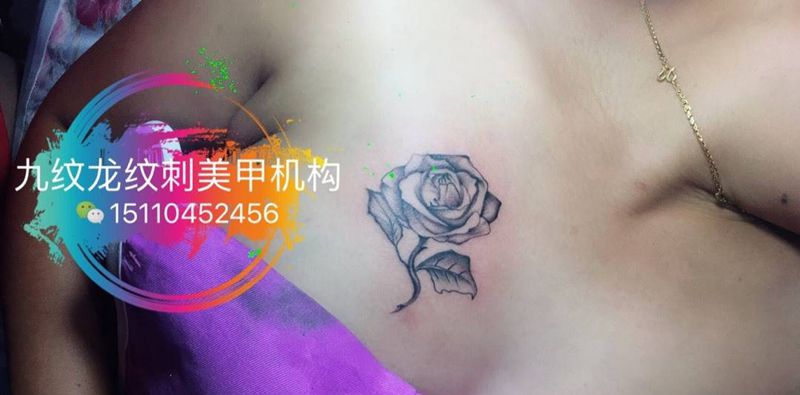 胸部玫瑰花