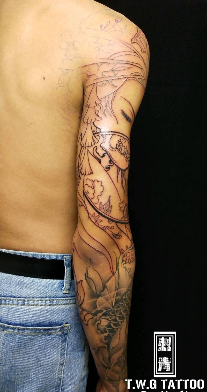 花臂纹身图片_手臂新传统艺伎，鱼纹身图案