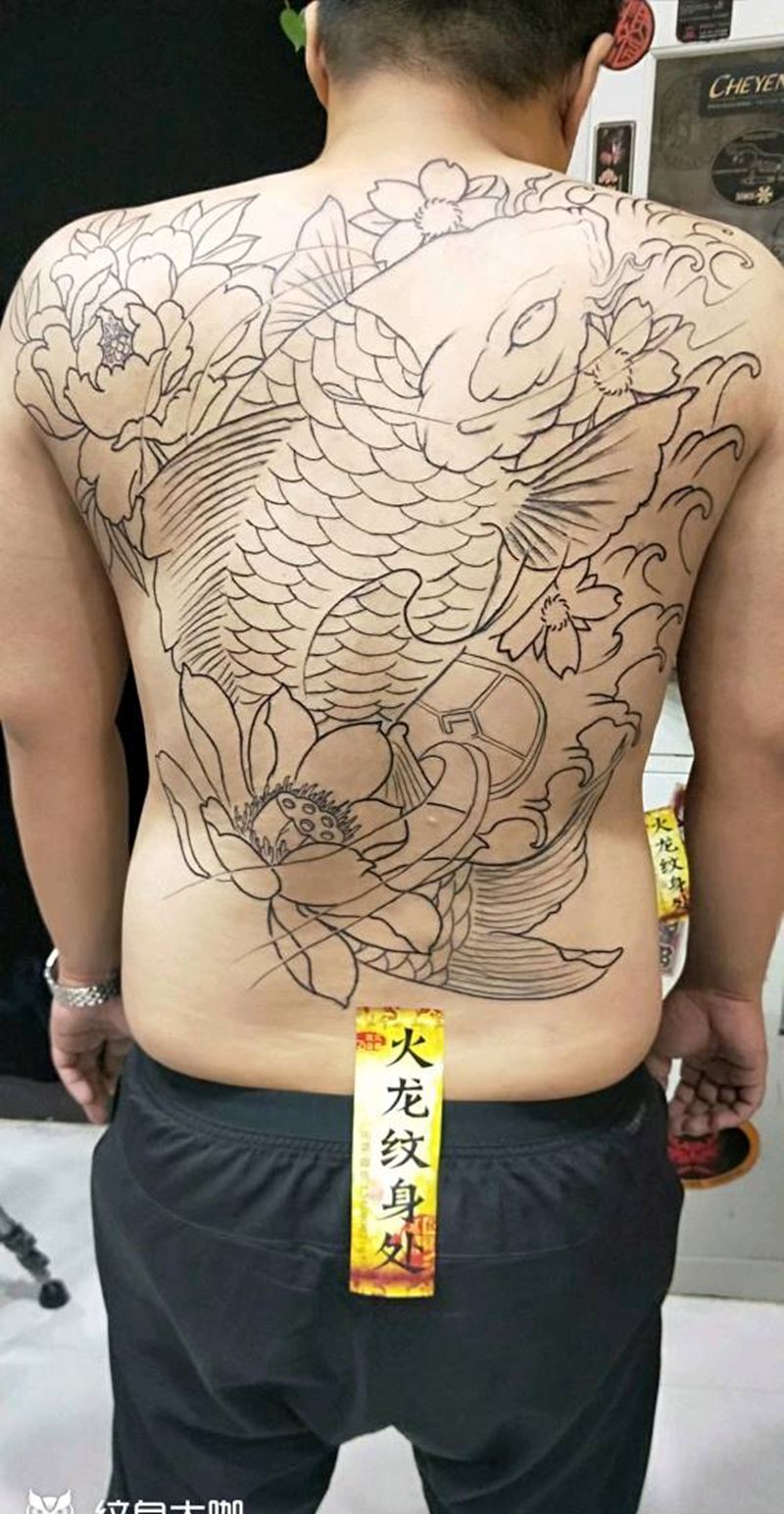 满背修改割线完成纹身图片