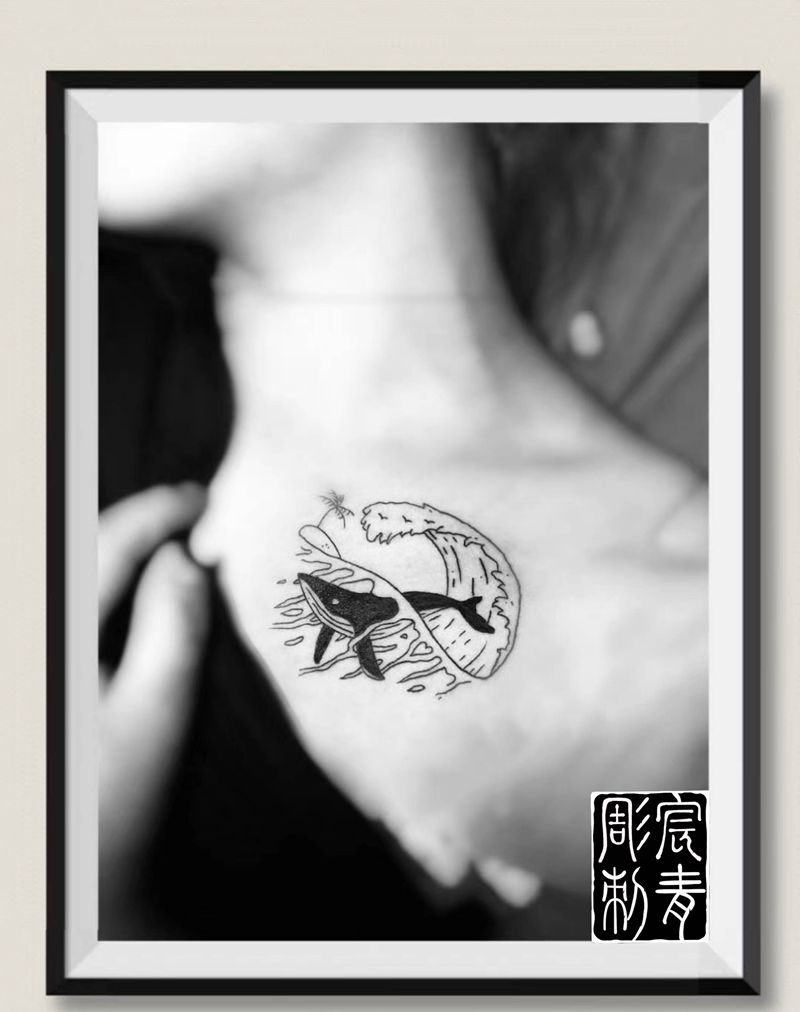 【鲸】纹身图片_胸部纹身图案