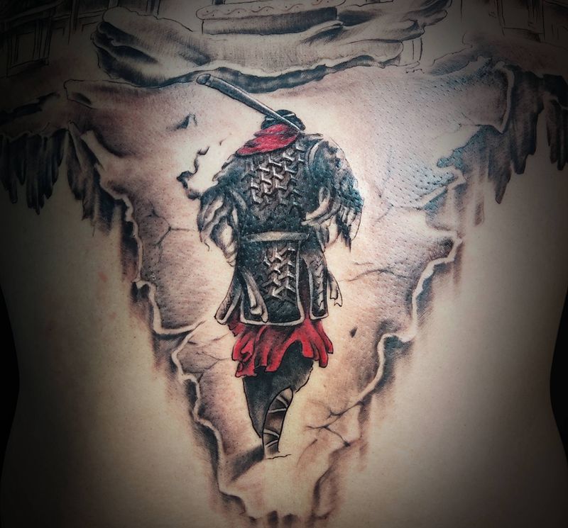 至尊宝纹身图片_背部纹身图案