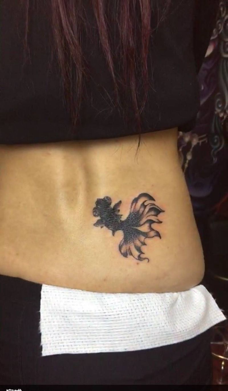 小金鱼纹身图片