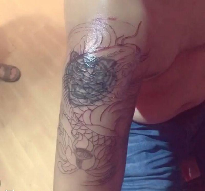 虎头遮盖纹身图片