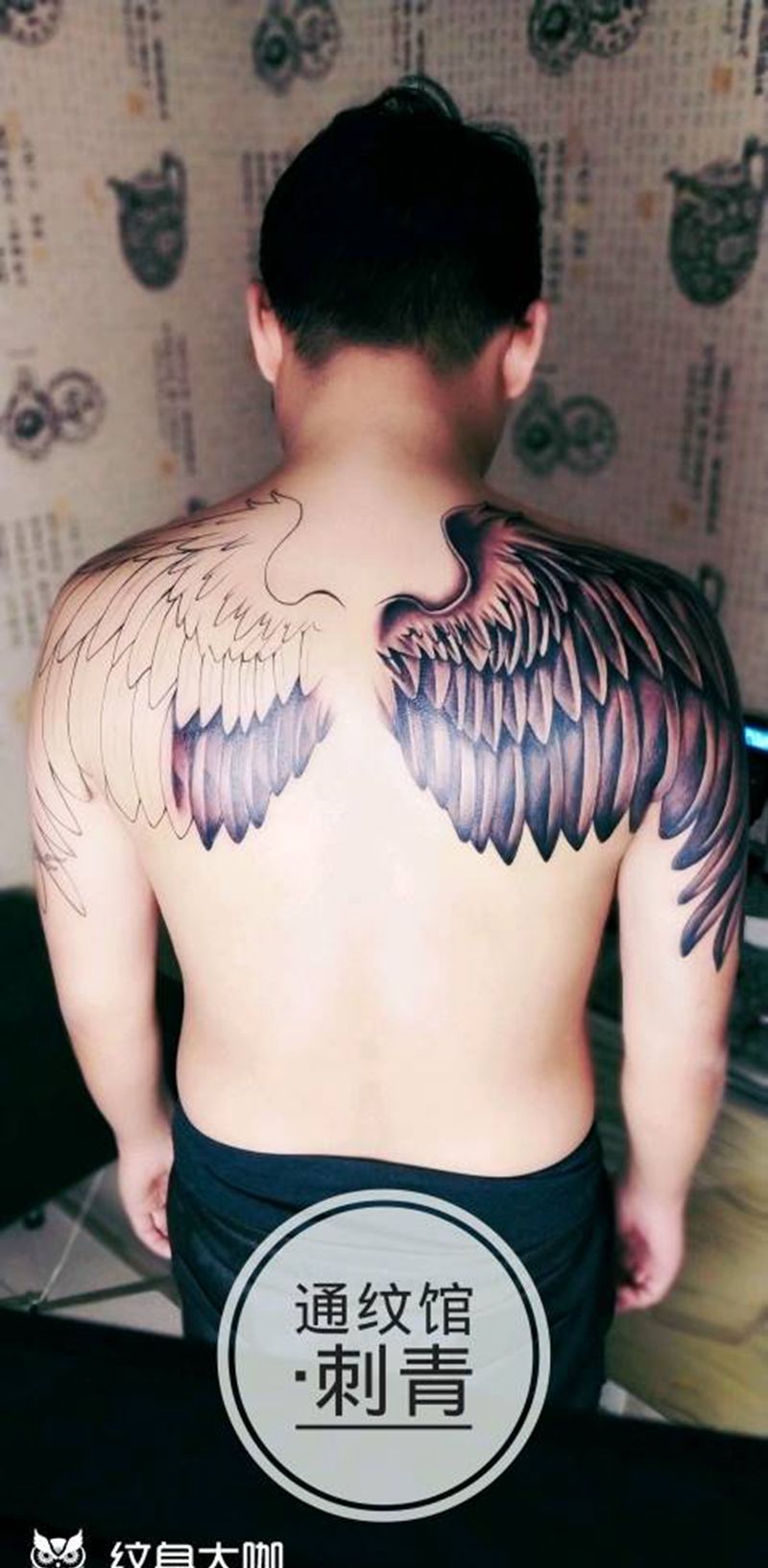 翅膀纹身图片_背部新传统纹身图案