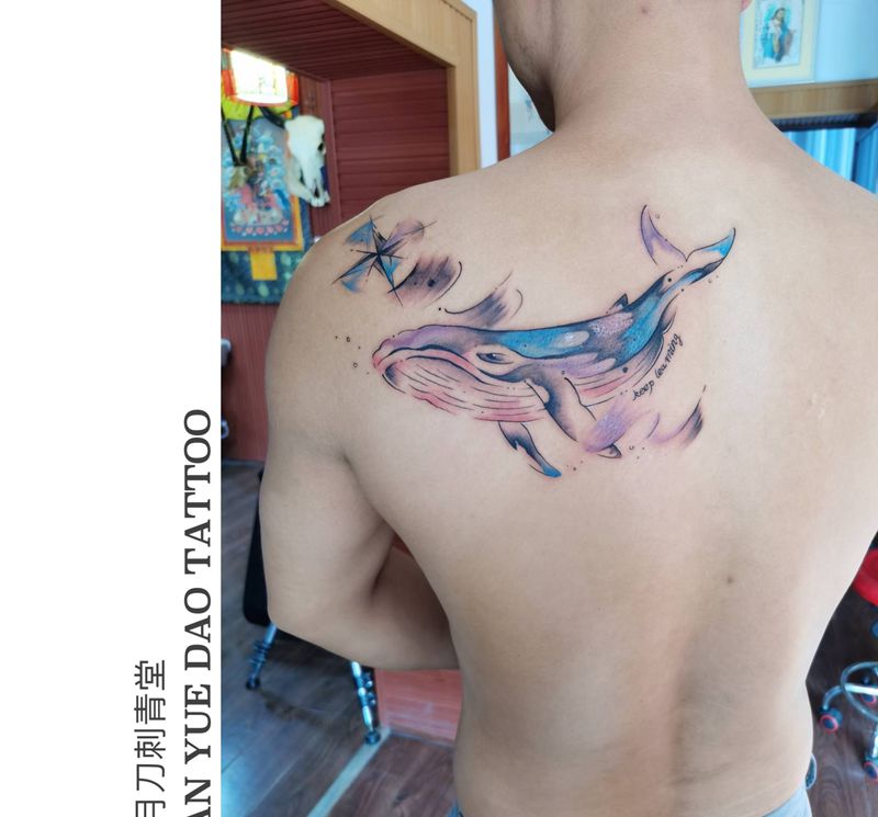 水彩鲸鱼纹身图片_背部水彩原创鲸鱼纹身图案