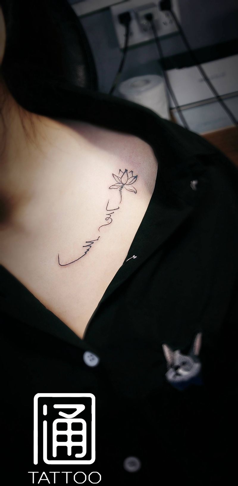 情侣纹身纹身图片_胸部颈部花体字蒙语纹身图案