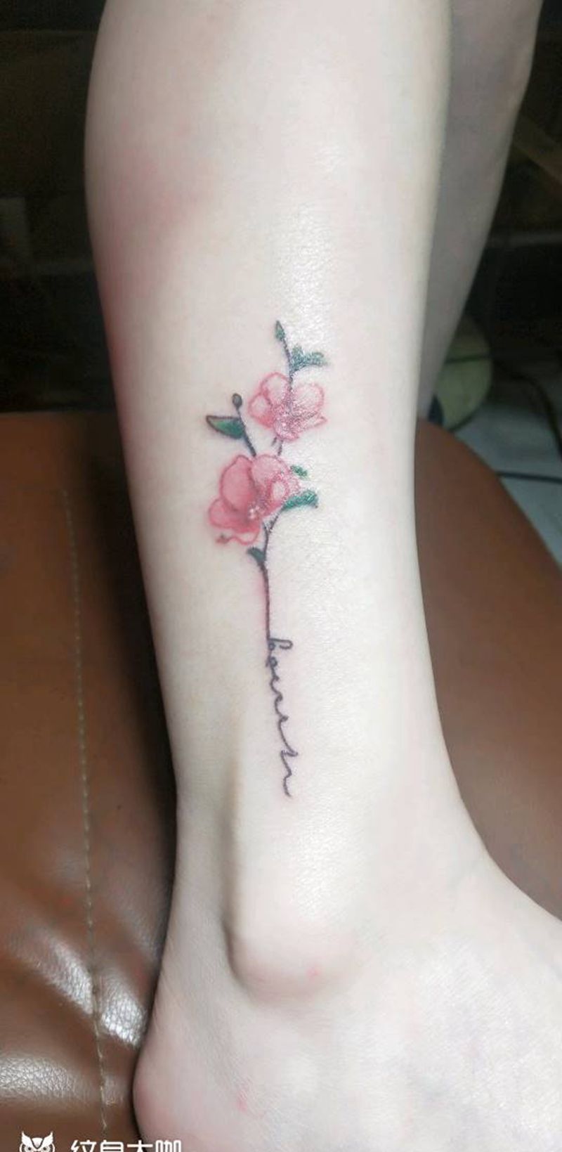 脚腕小花纹身图片_腿部纹身图案